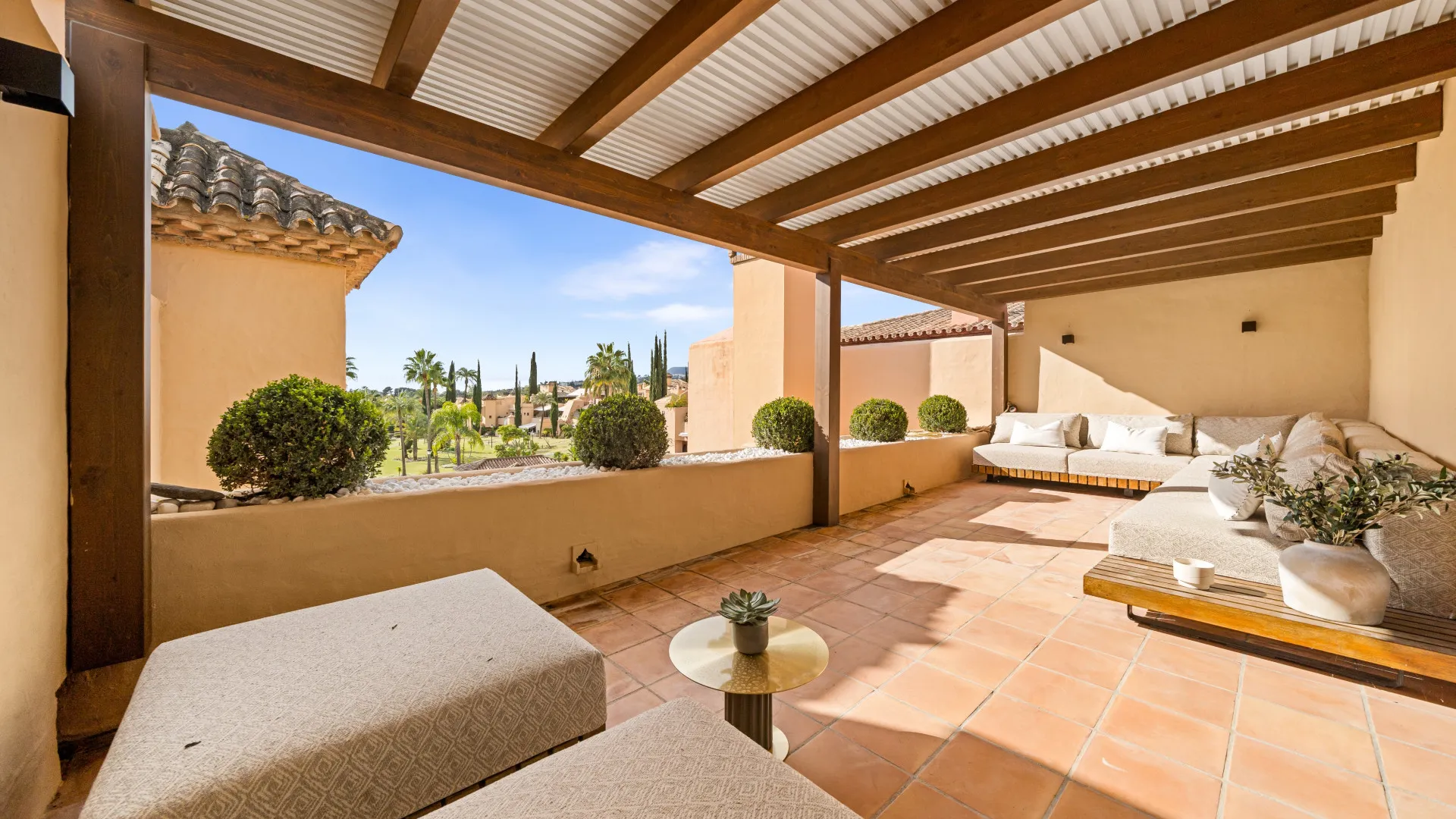 Atico duplex en venta en Benahavis de 3 dormitorios