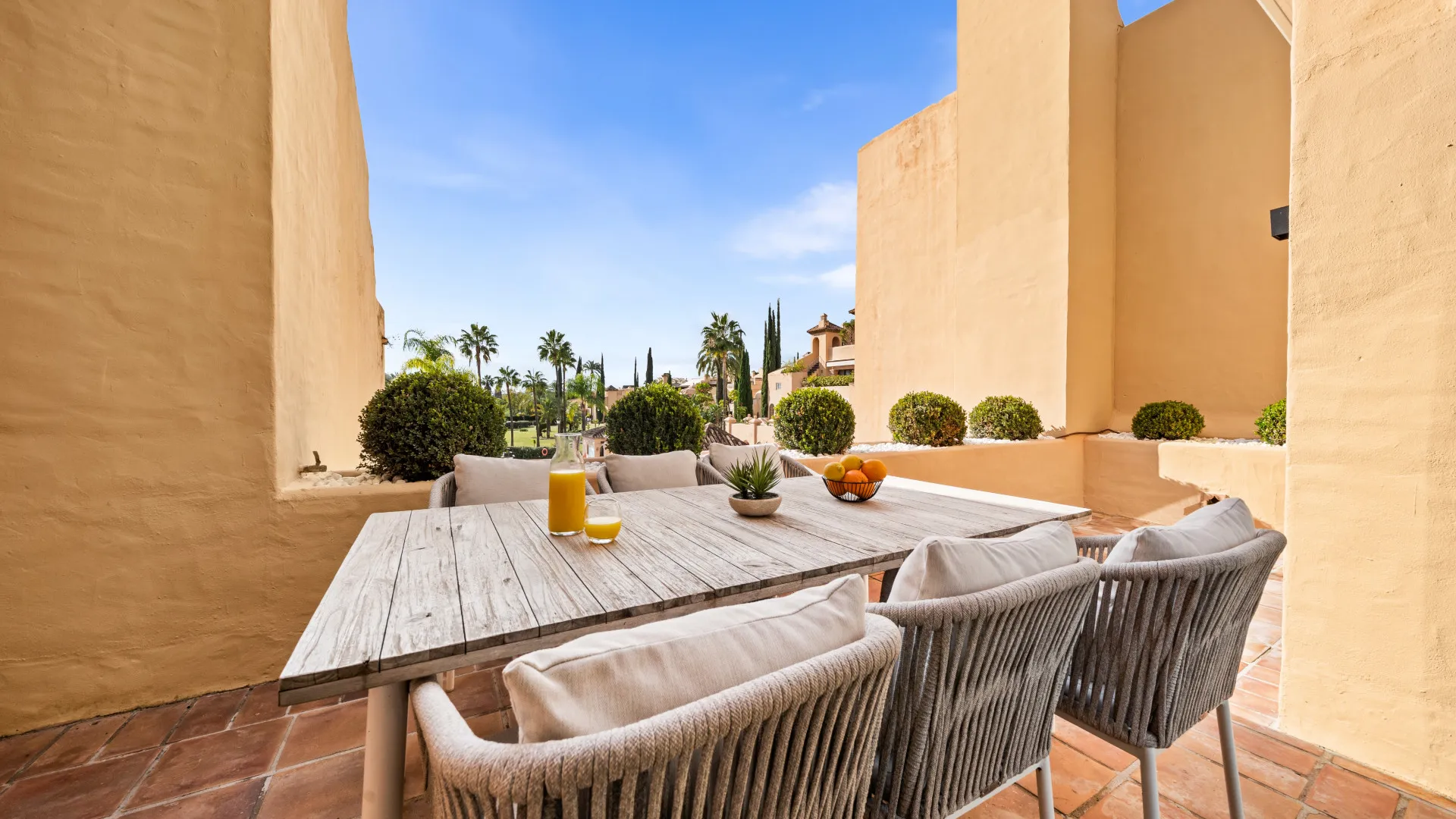 Atico duplex en venta en Benahavis de 3 dormitorios