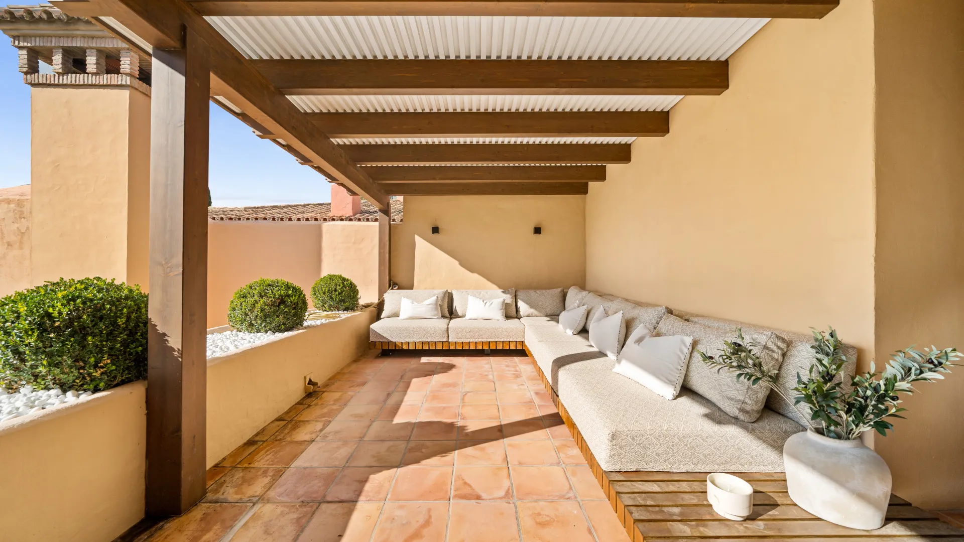 Atico duplex en venta en Benahavis de 3 dormitorios