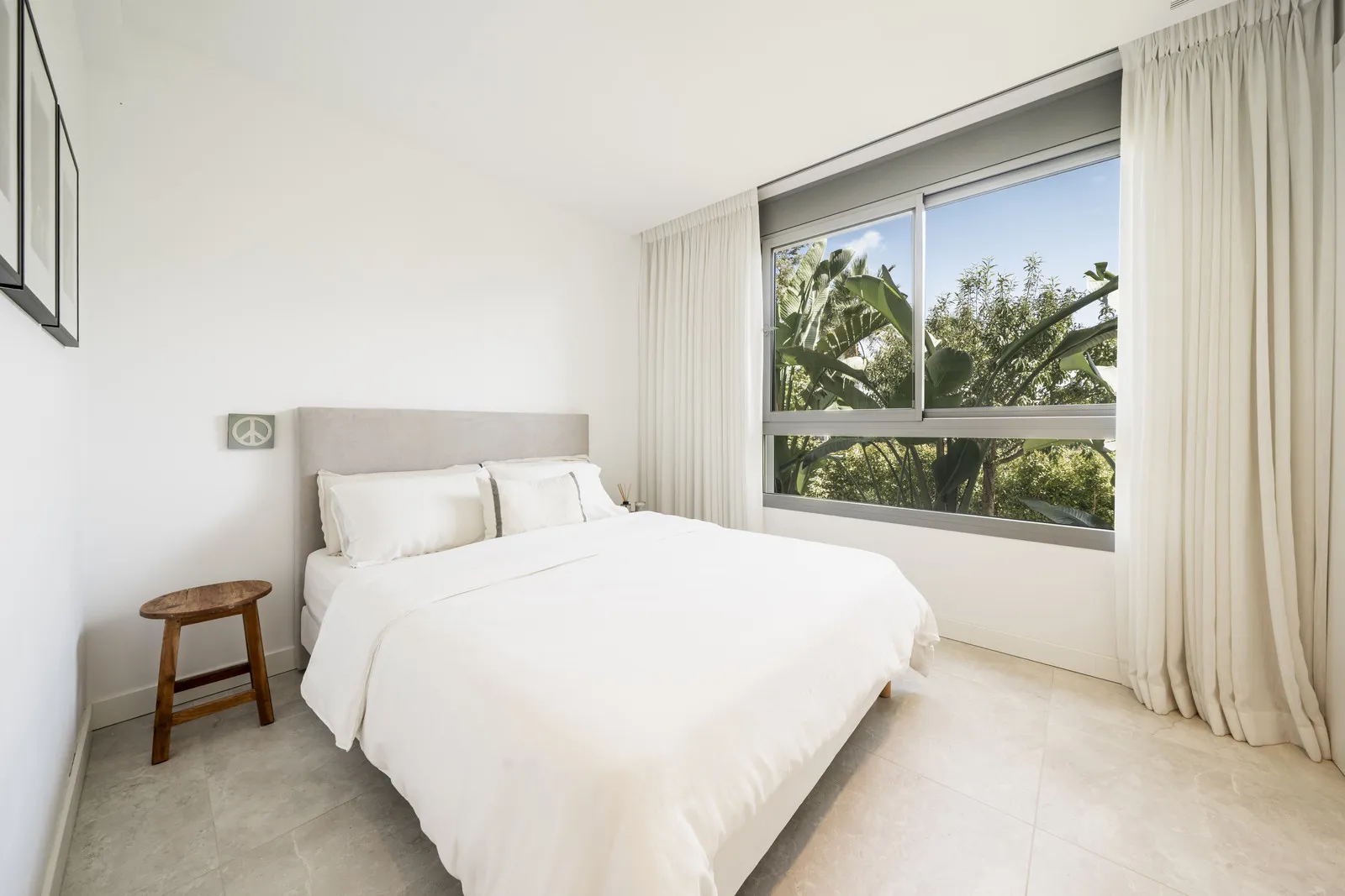 Buy Marbella ground floor apartment with 4 bedrooms
