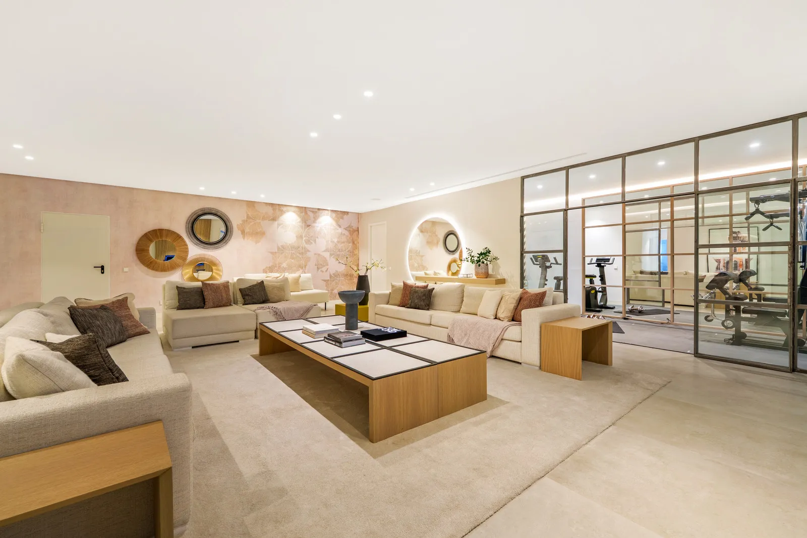 Villa for sale in Nueva Andalucia with 5 bedrooms