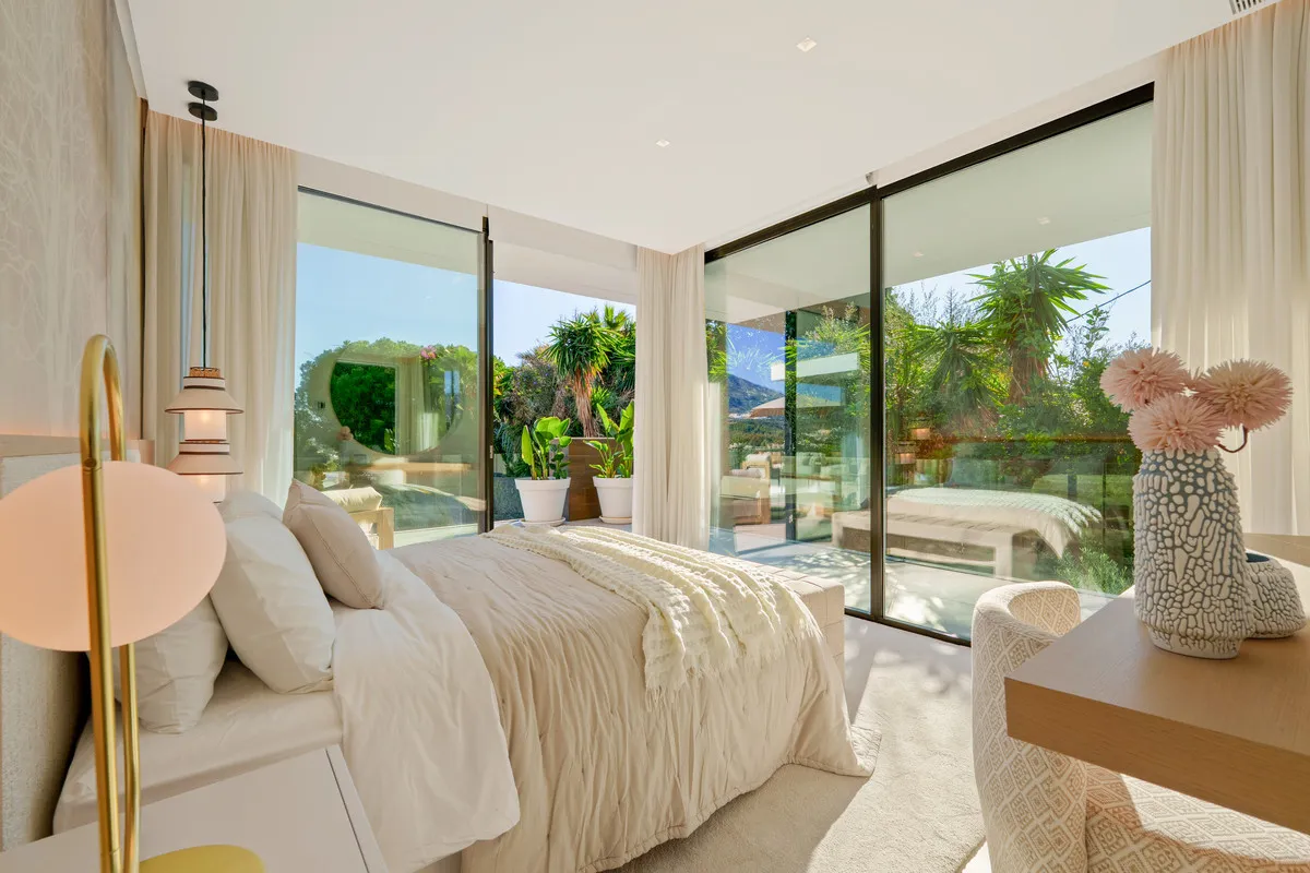 Villa for sale in Nueva Andalucia with 5 bedrooms