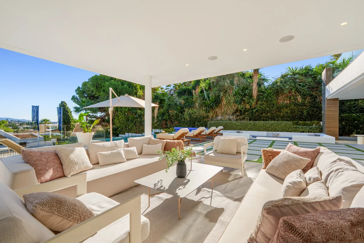 Villa for sale in Nueva Andalucia with 5 bedrooms