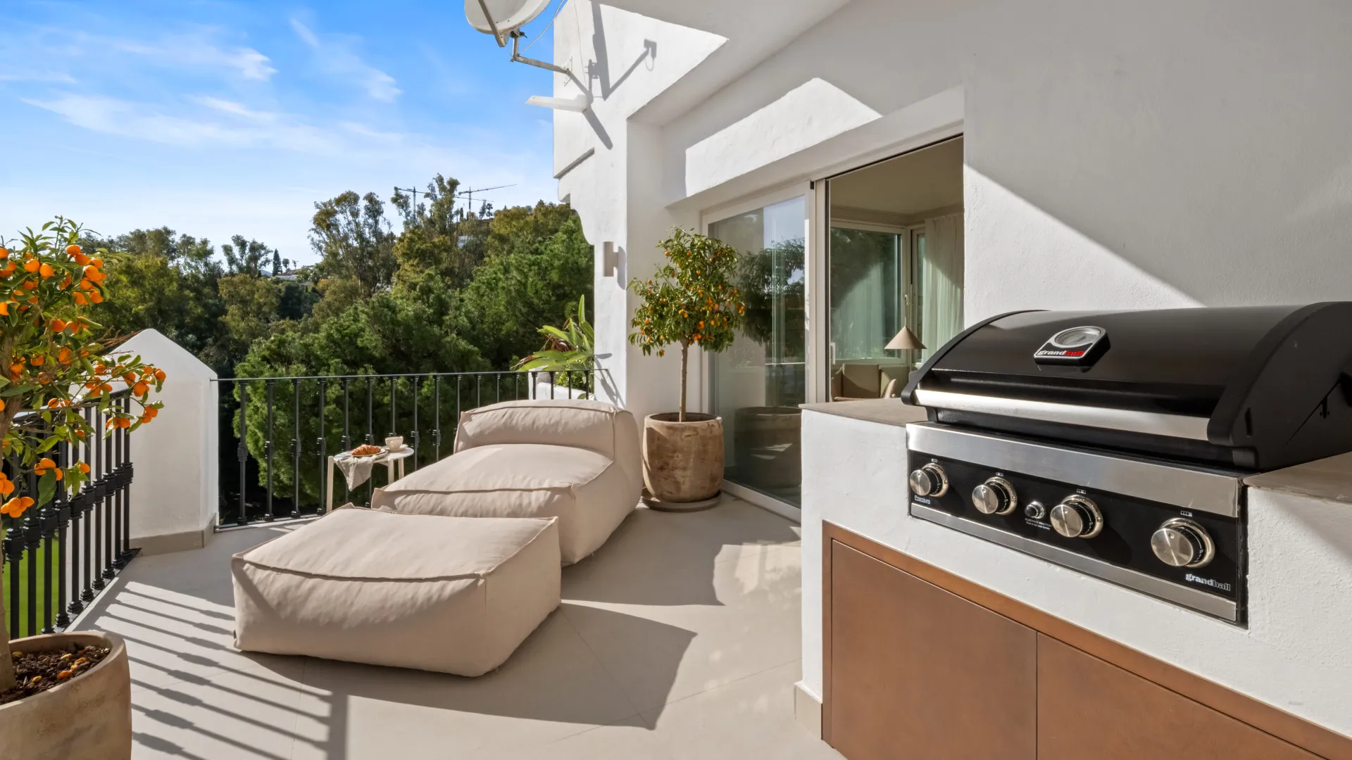 Duplex for sale in La Quinta with 3 bedrooms