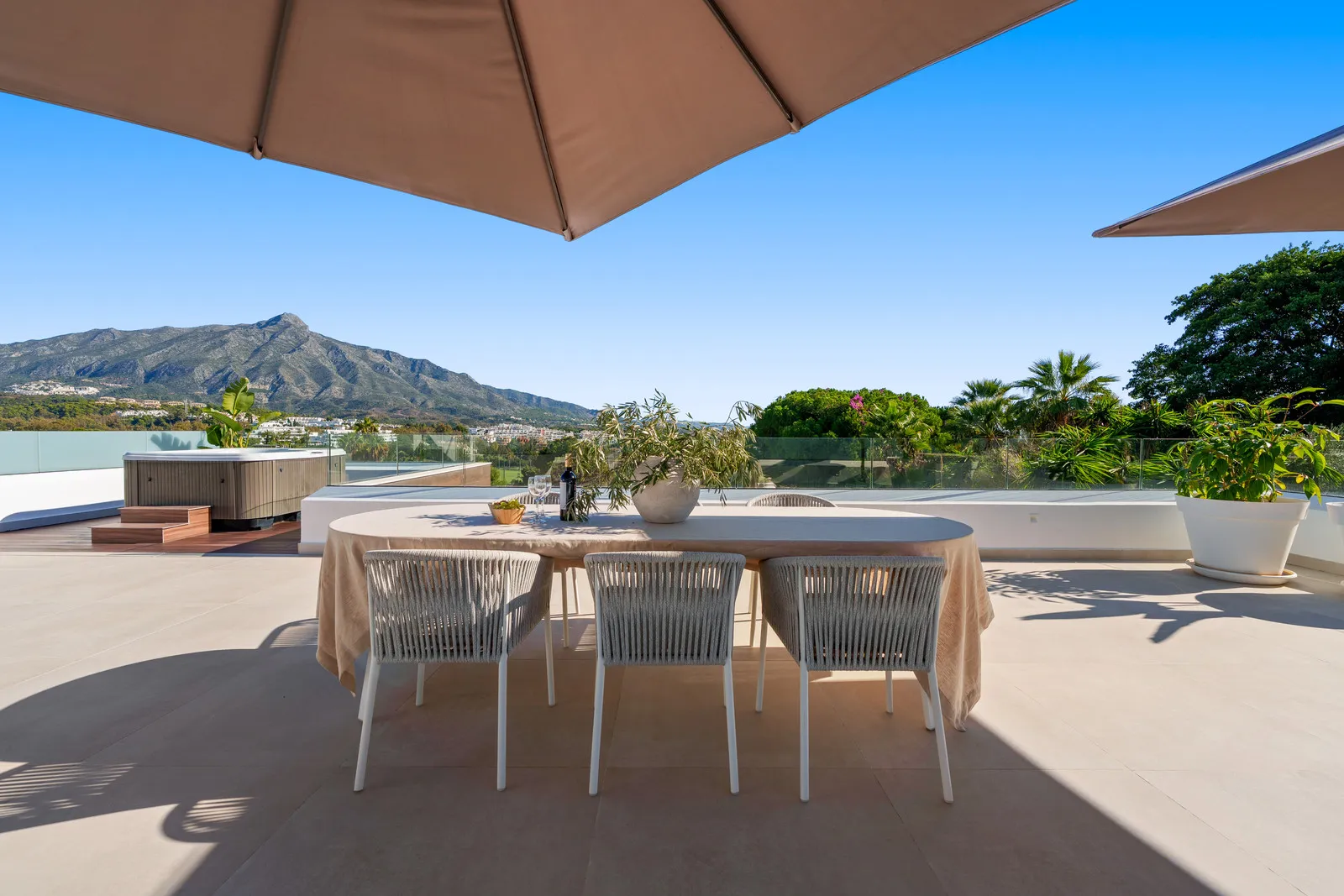 Nueva Andalucia, villa de 5 dormitorios a la venta