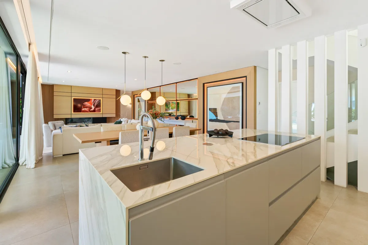 Nueva Andalucia, villa de 5 dormitorios a la venta