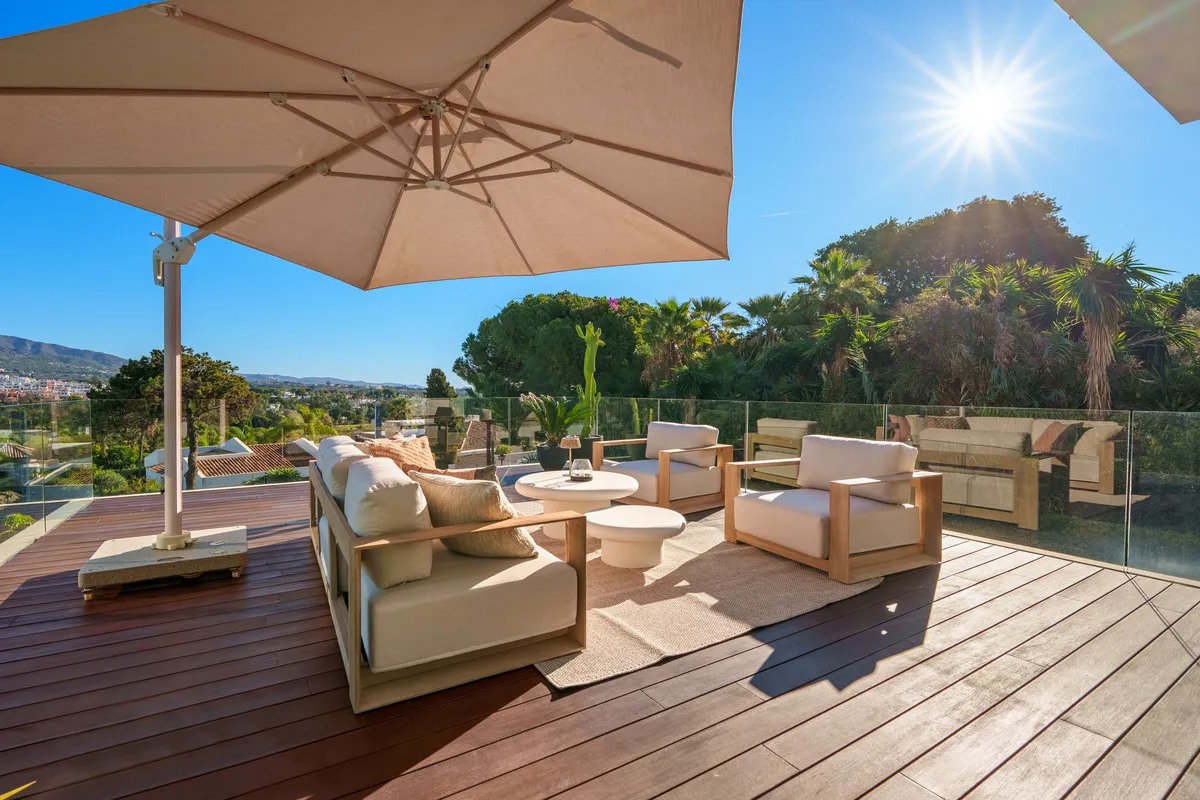 Nueva Andalucia, villa de 5 dormitorios a la venta