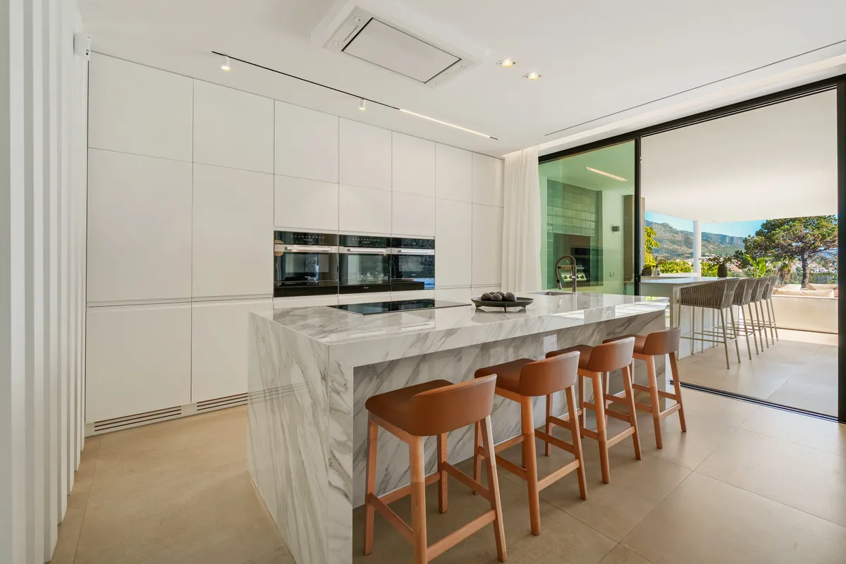Nueva Andalucia, villa de 5 dormitorios a la venta