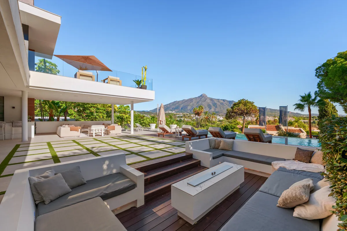 Nueva Andalucia, villa de 5 dormitorios a la venta