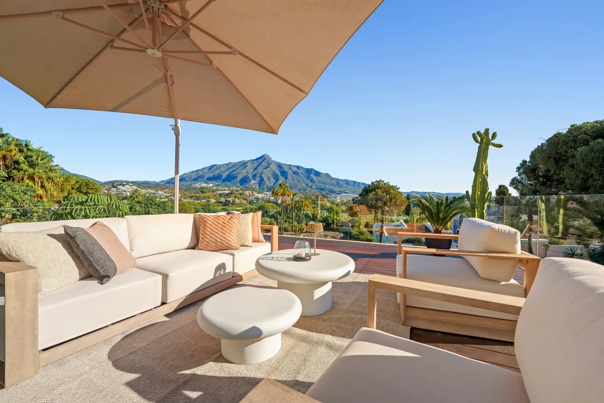 Nueva Andalucia, villa de 5 dormitorios a la venta