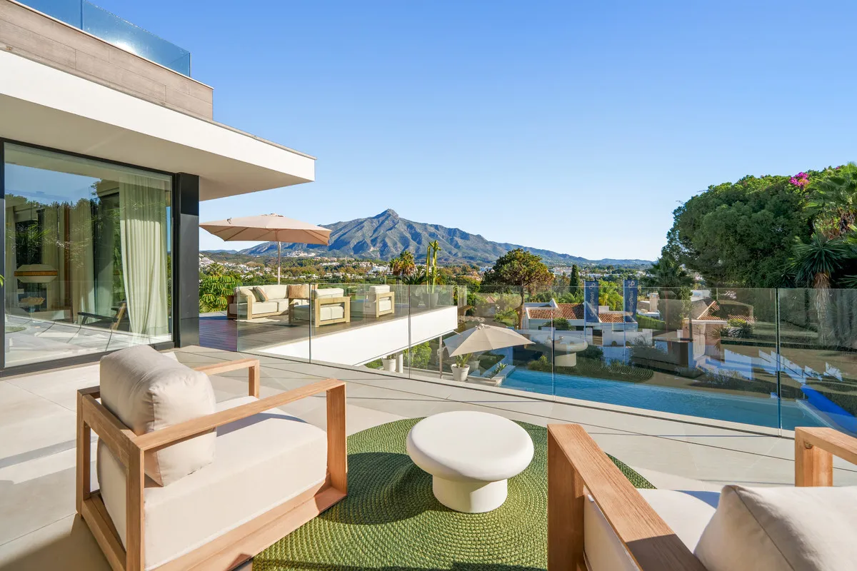 Nueva Andalucia, villa de 5 dormitorios a la venta