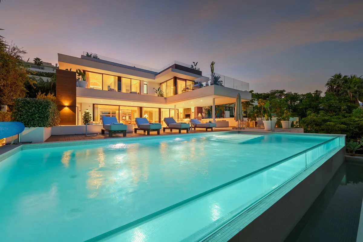 Nueva Andalucia, villa de 5 dormitorios a la venta