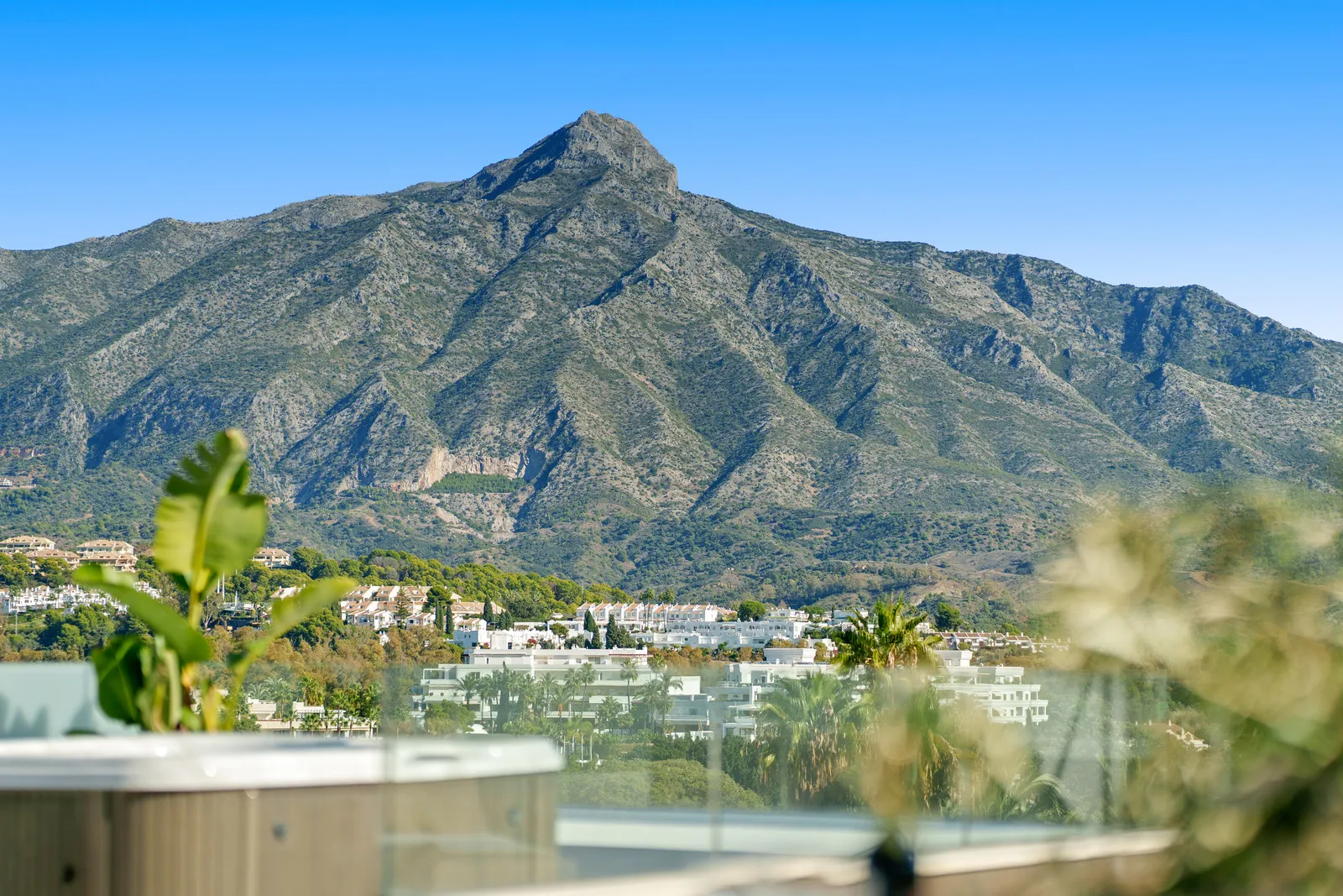 Nueva Andalucia, villa de 5 dormitorios a la venta
