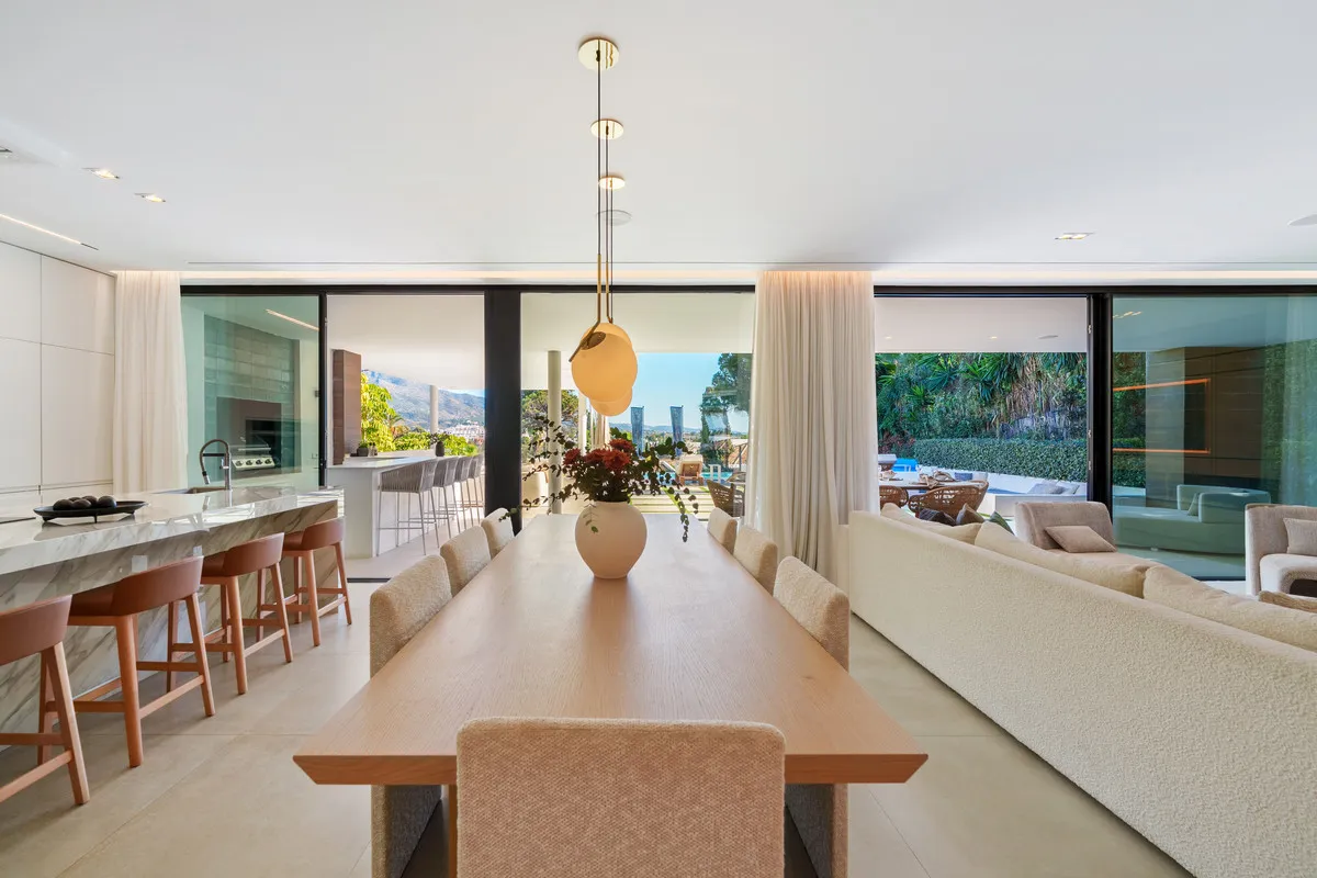 Nueva Andalucia, villa de 5 dormitorios a la venta