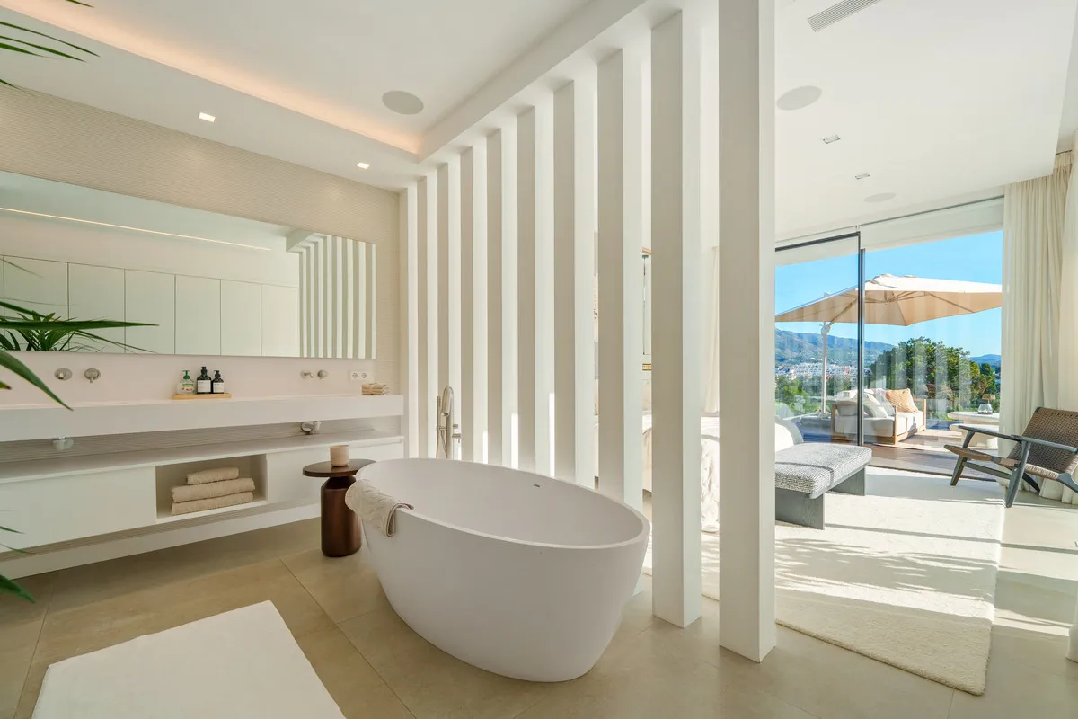 Nueva Andalucia, villa de 5 dormitorios a la venta