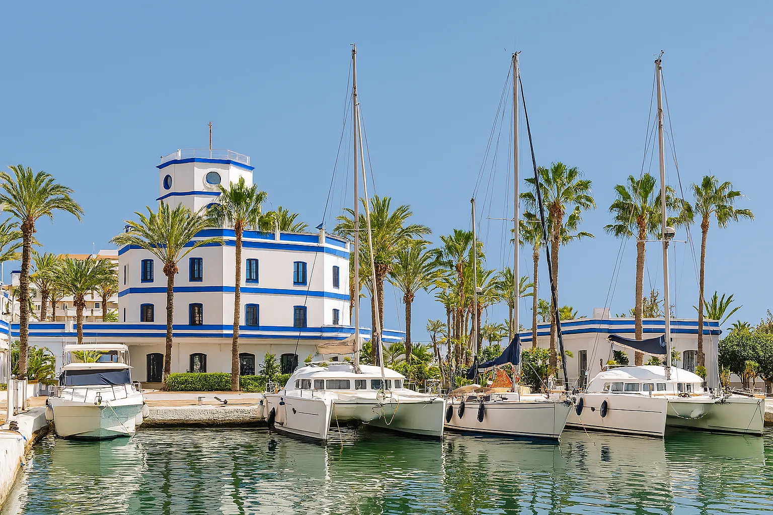 For sale Estepona 2 bedrooms ground floor apartment