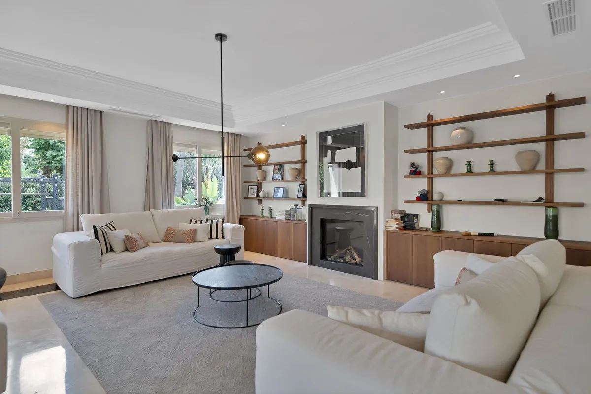 Villa for sale in Marbella - Puerto Banus with 7 bedrooms