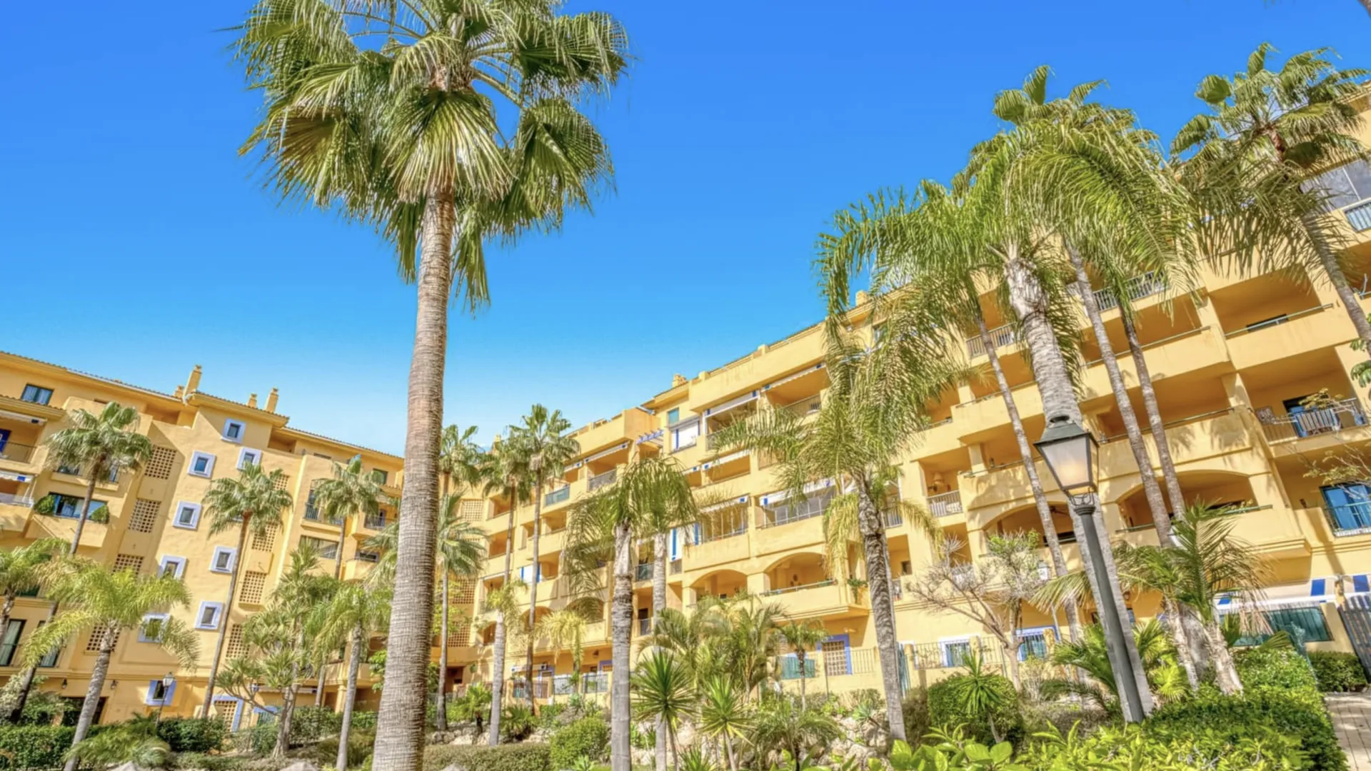4 bedrooms apartment in San Pedro de Alcantara for sale