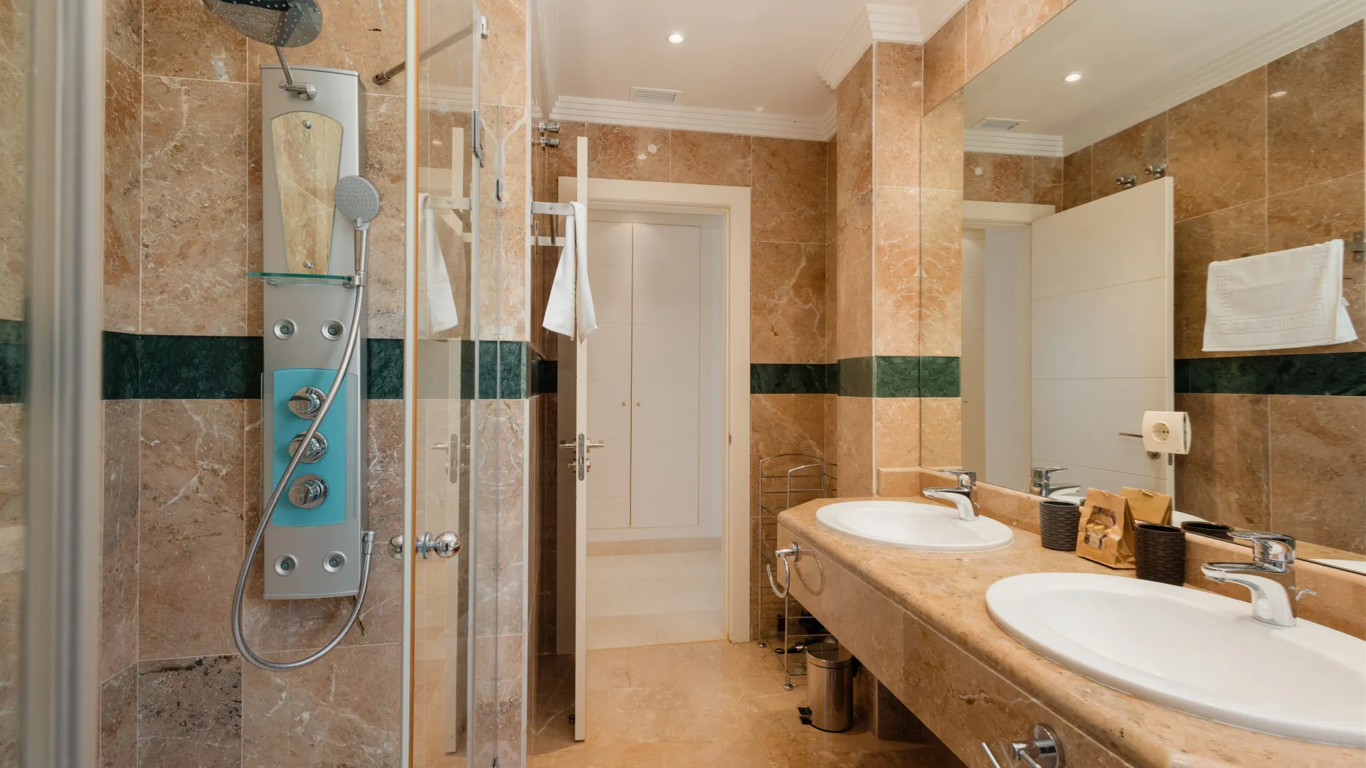 Buy penthouse in Vista Real