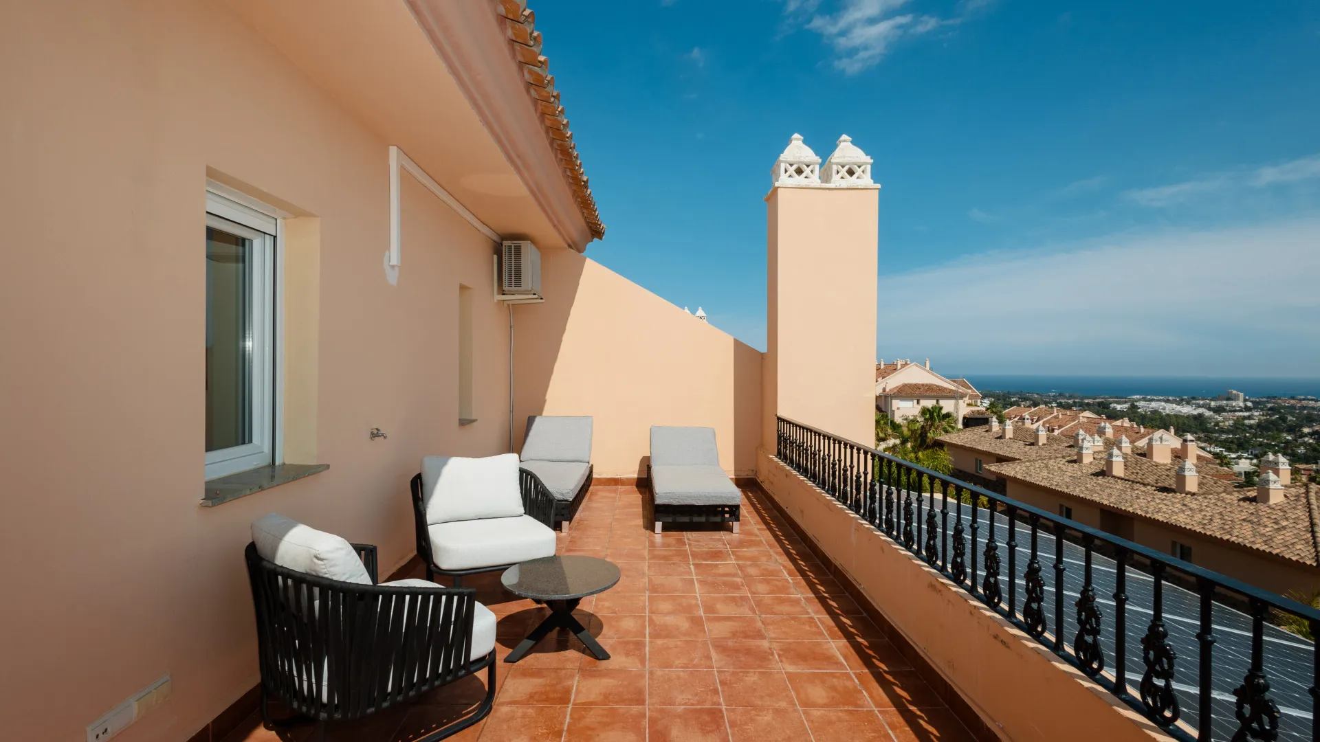 Buy penthouse in Vista Real