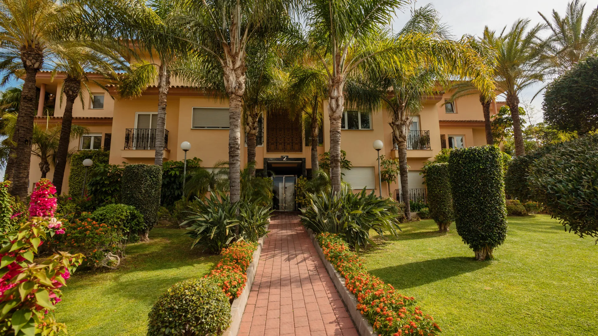 Buy penthouse in Vista Real