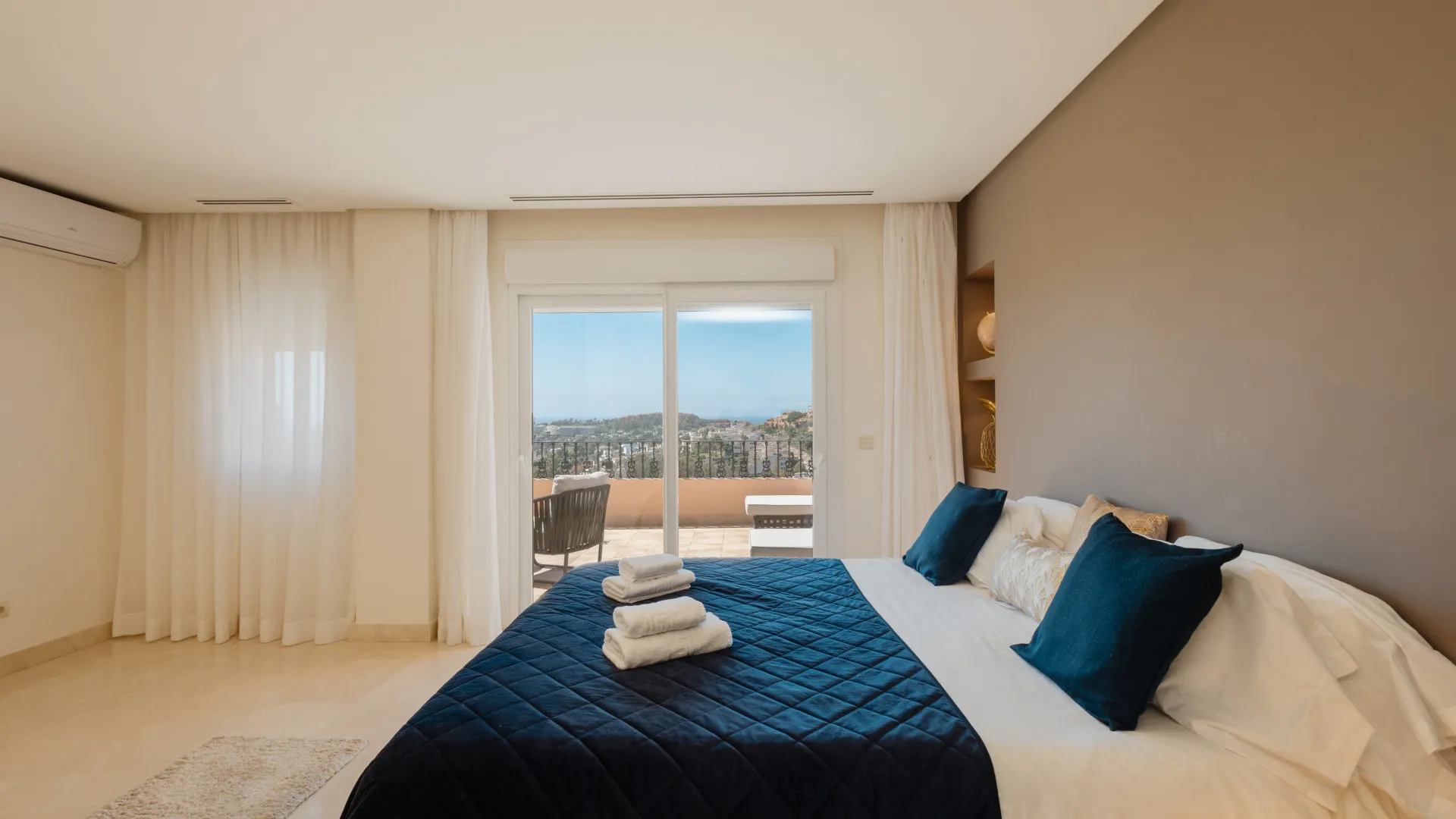 Comprar atico duplex en Vista Real de 3 dormitorios