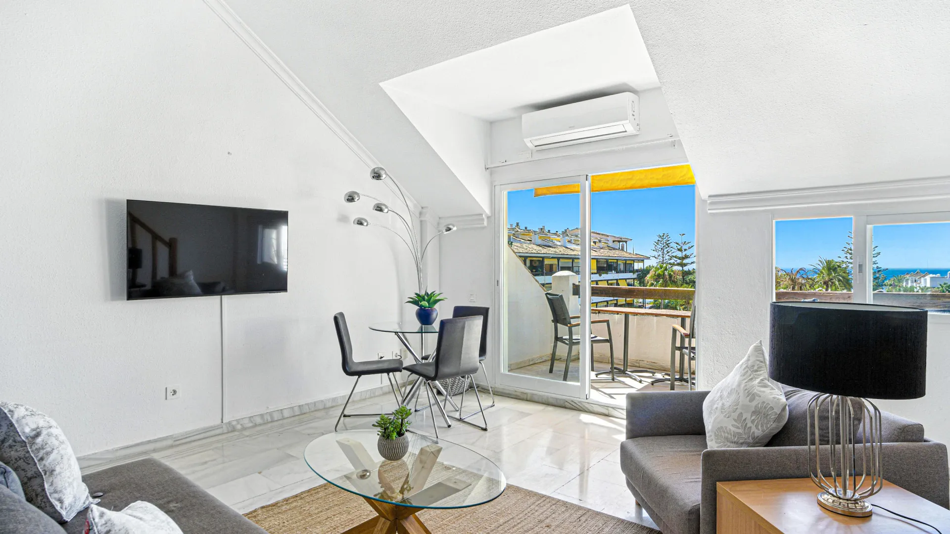Atico duplex en venta en La Carolina de 2 dormitorios