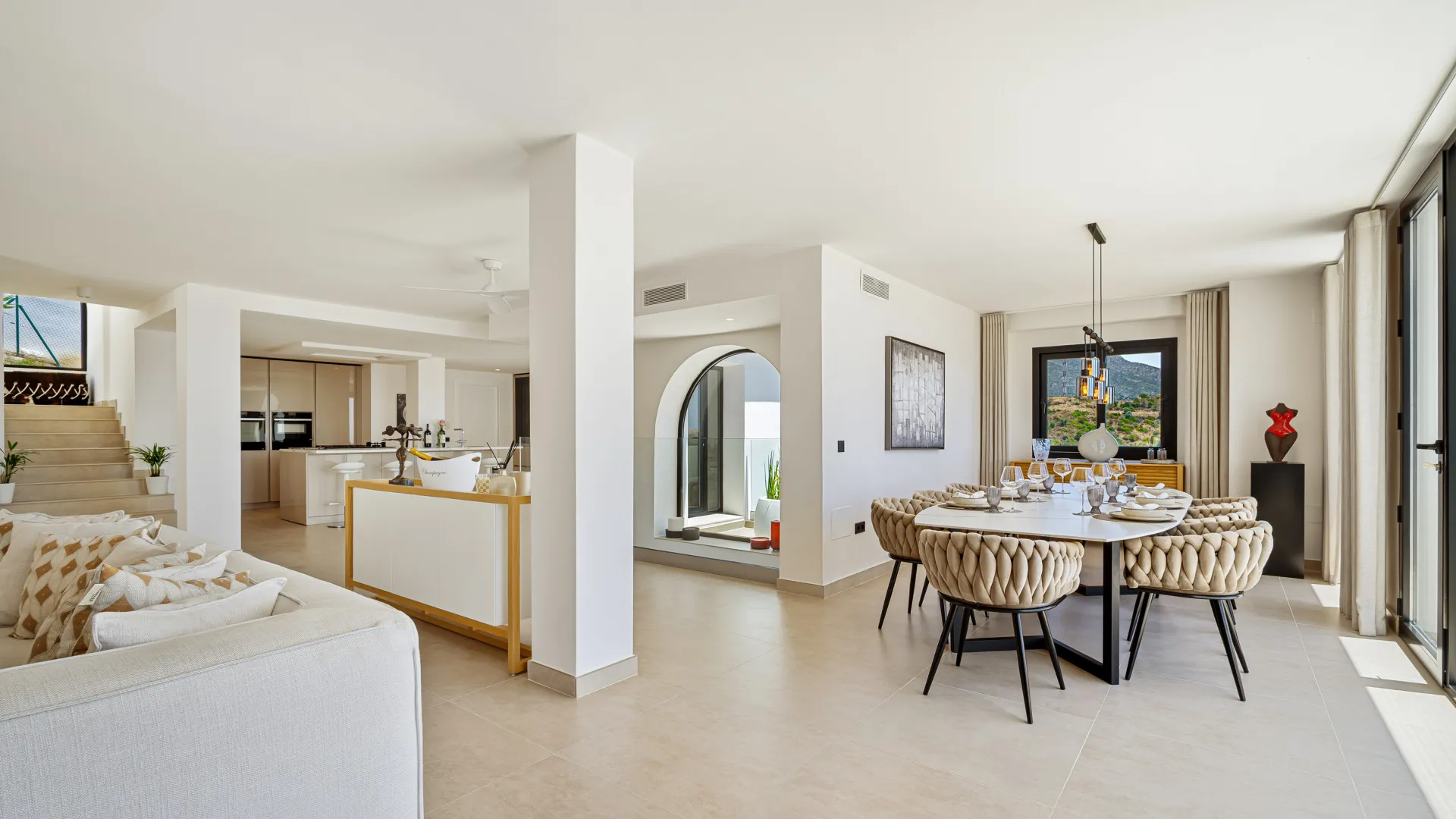 Las Lomas de Nueva Andalucia villa for sale