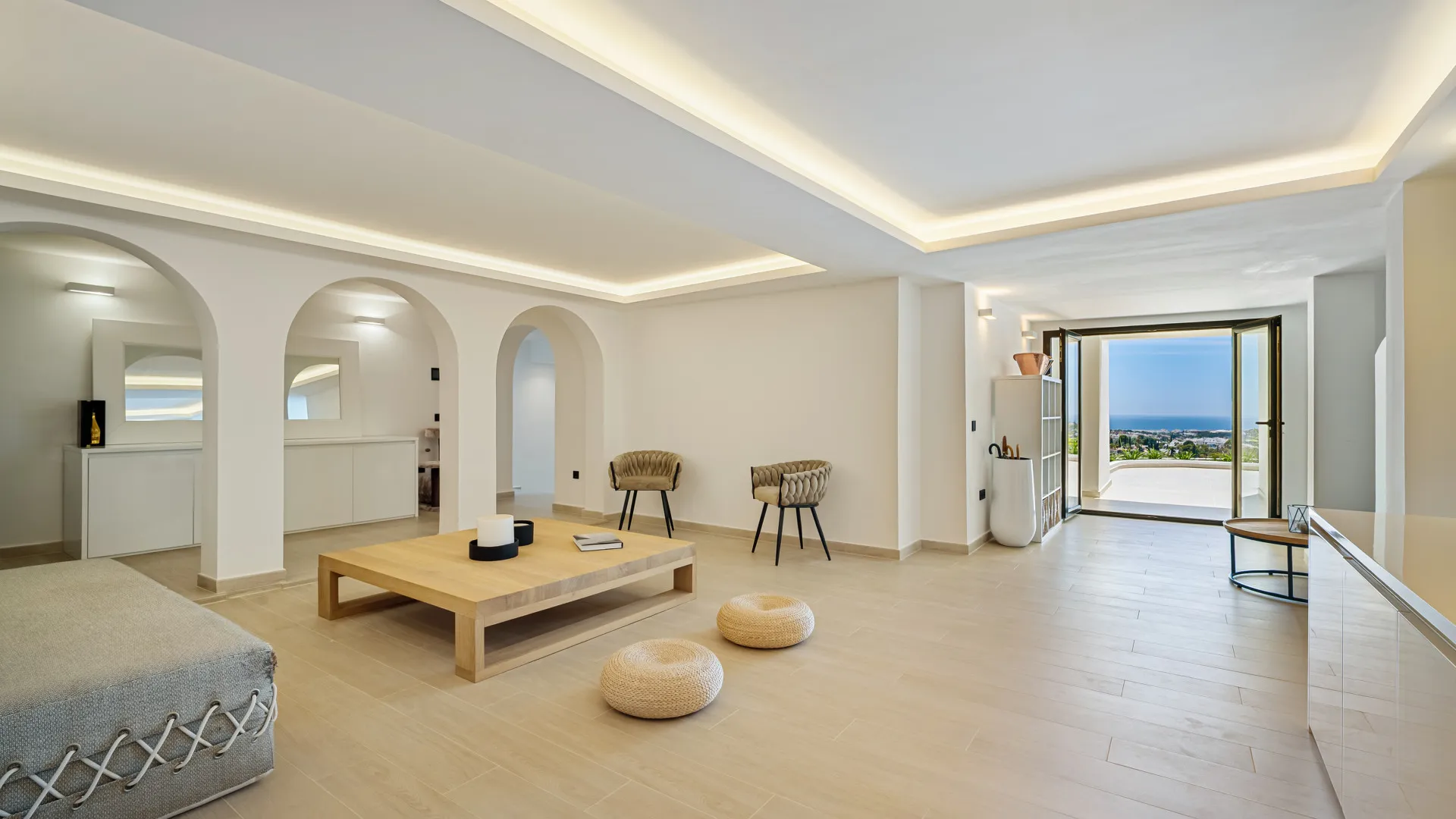 Las Lomas de Nueva Andalucia villa for sale