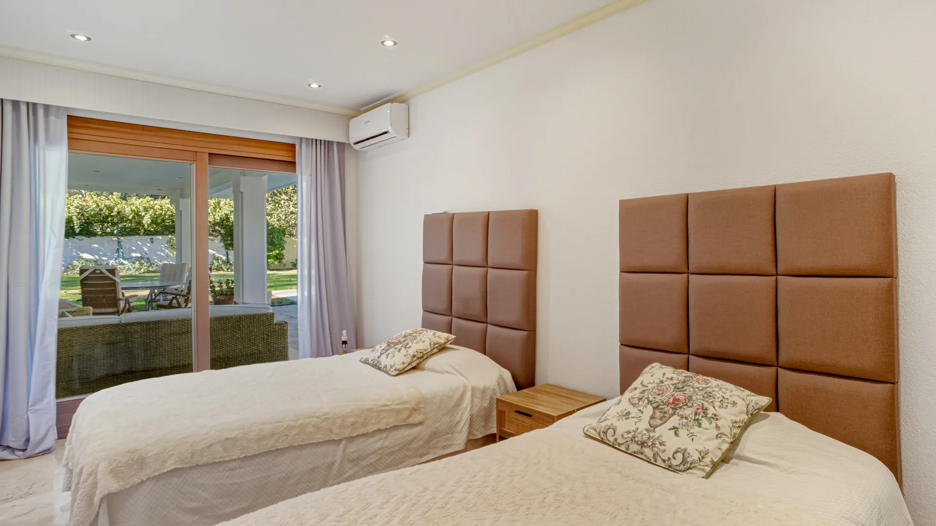 Villa a la venta de 5 dormitorios en New Golden Mile