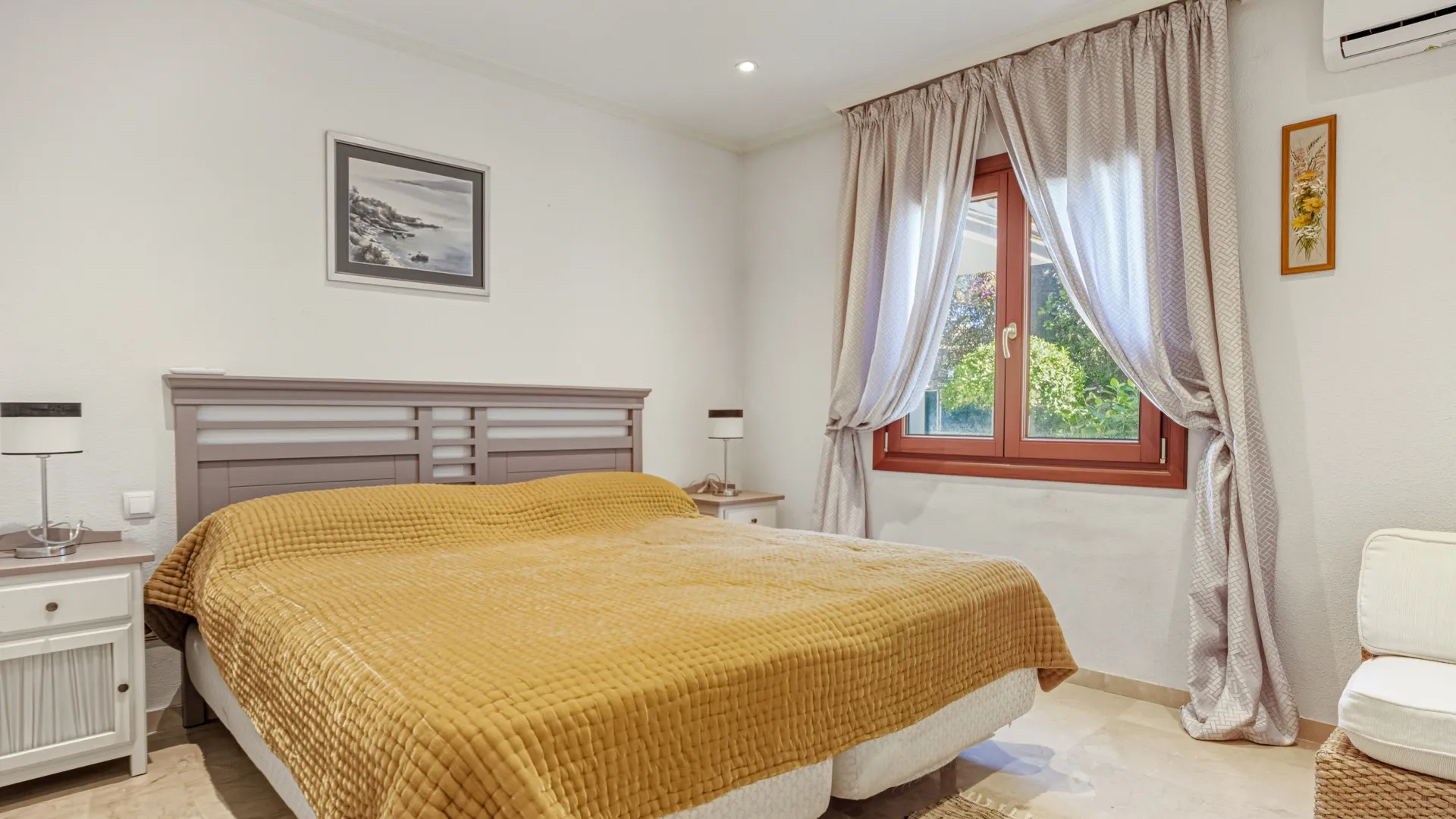 Villa a la venta de 5 dormitorios en New Golden Mile