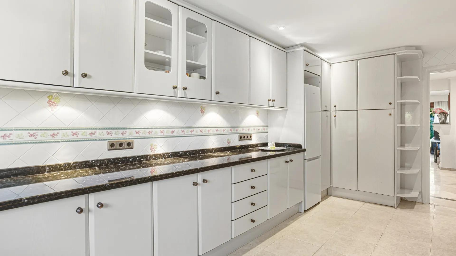 Villa a la venta de 5 dormitorios en New Golden Mile
