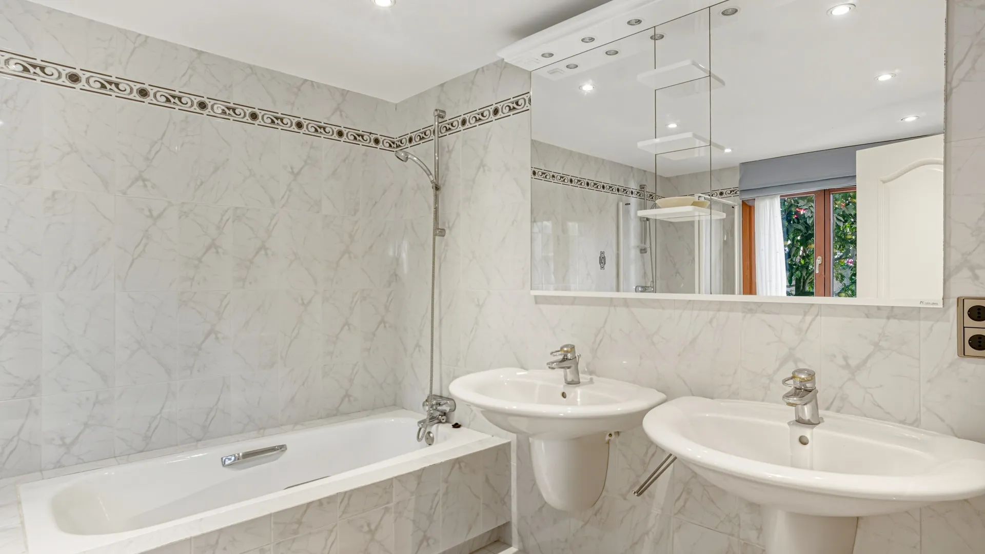 Villa a la venta de 5 dormitorios en New Golden Mile