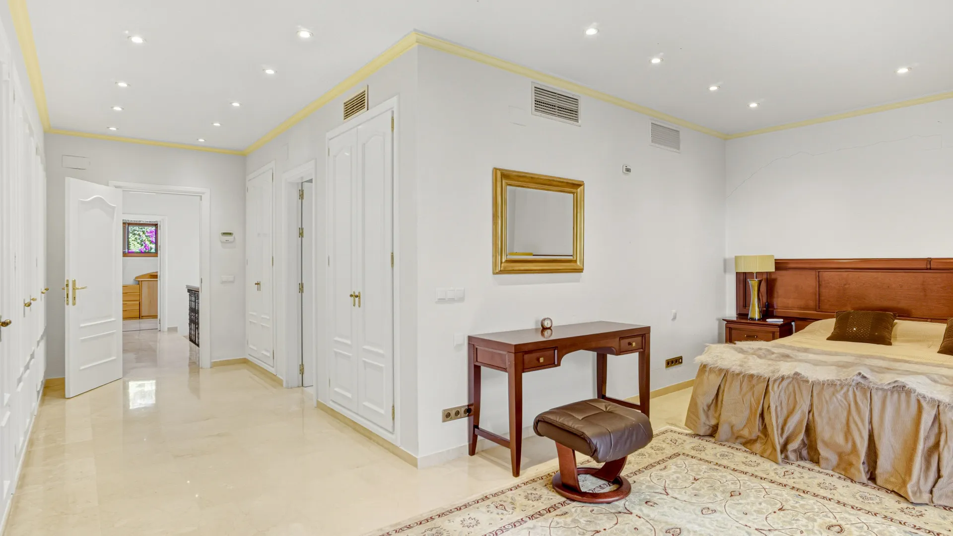 Villa a la venta de 5 dormitorios en New Golden Mile