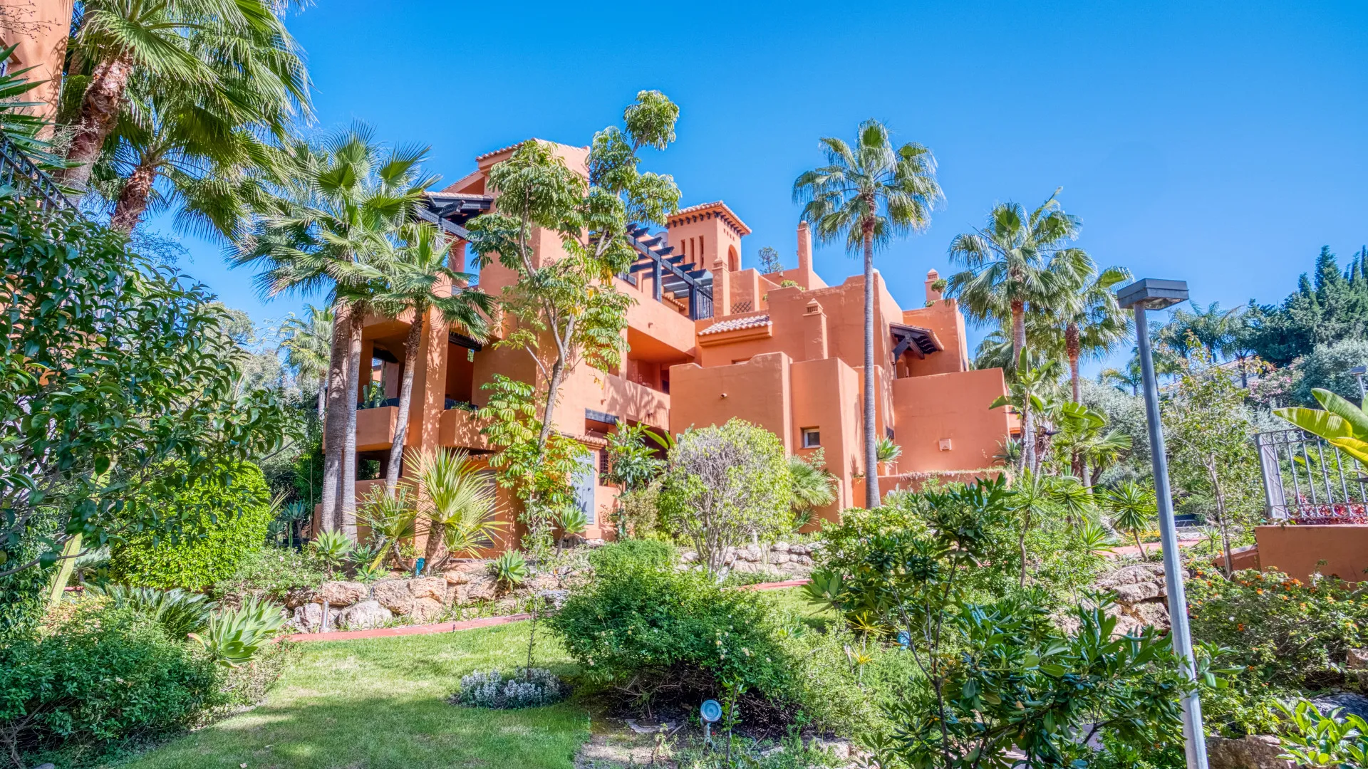 Se vende apartamento planta baja en Alminar de Marbella