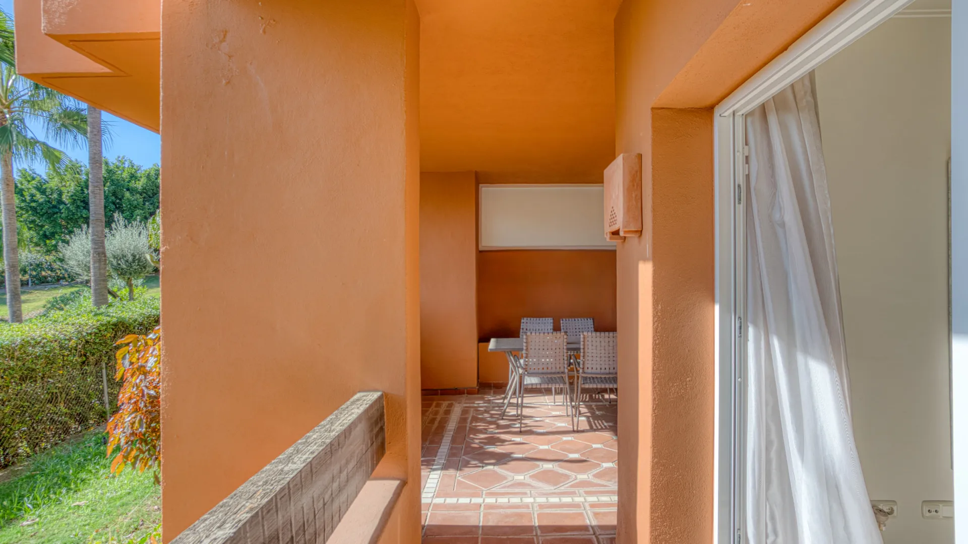 Se vende apartamento planta baja en Alminar de Marbella