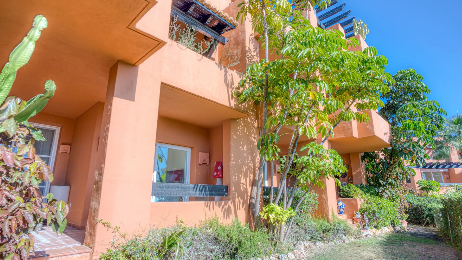 Se vende apartamento planta baja en Alminar de Marbella