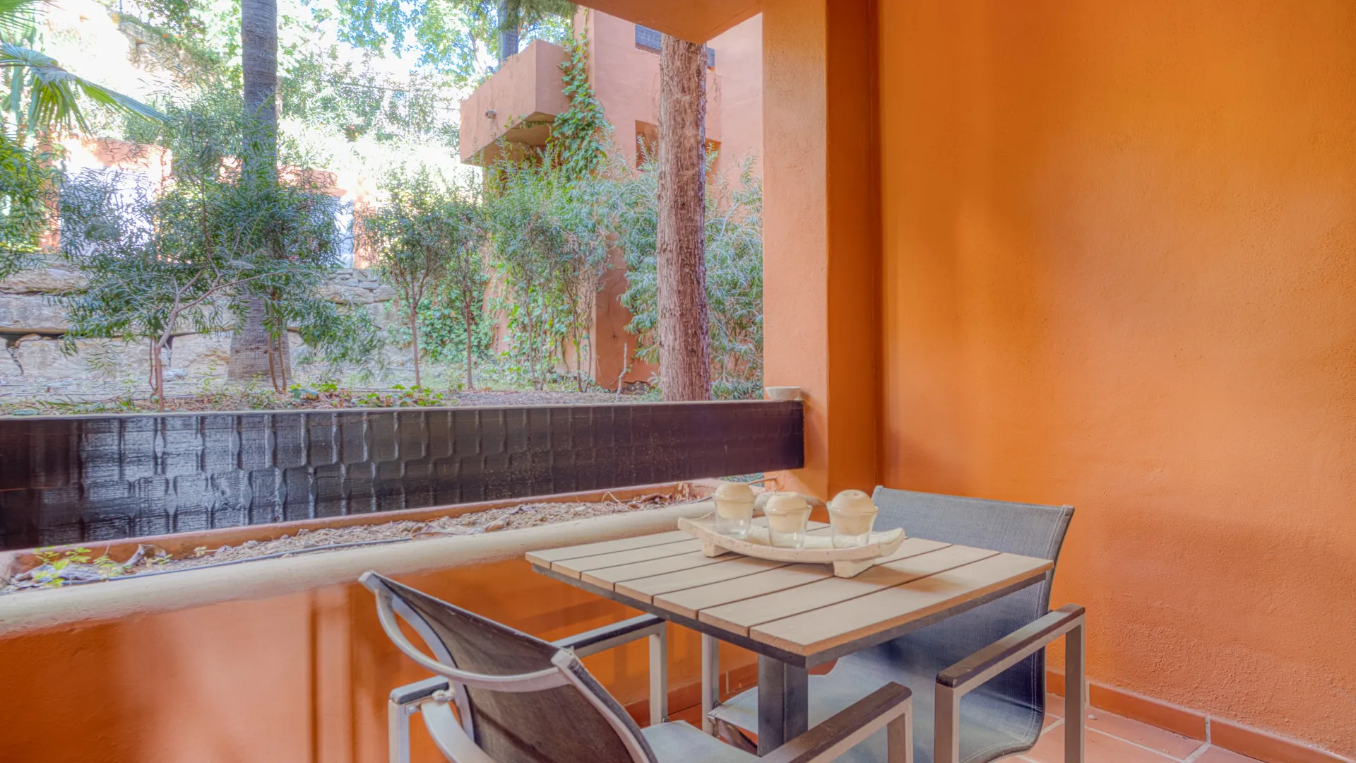 Se vende apartamento planta baja en Alminar de Marbella