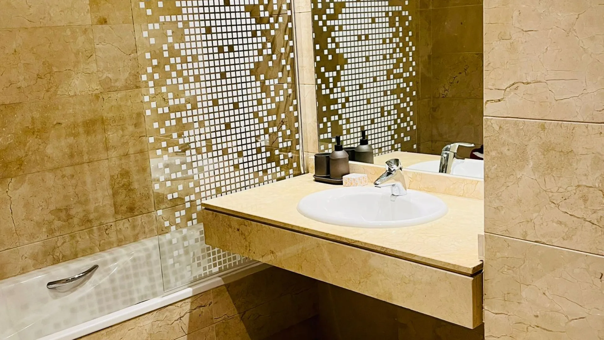 Apartamento planta baja con 2 dormitorios en venta en Hacienda Nagüeles II