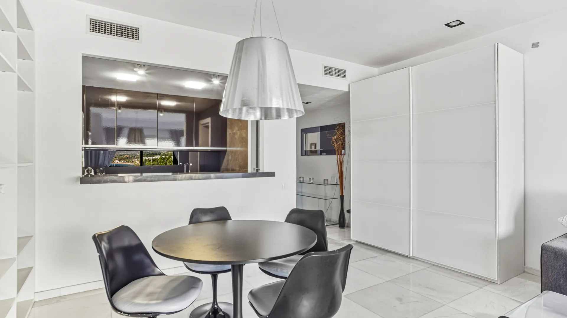 1 bedroom penthouse for sale in Marbella - Puerto Banus