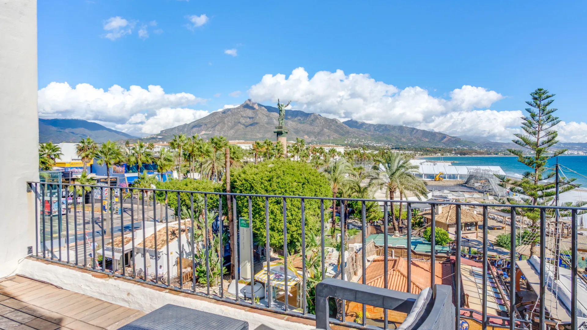 1 bedroom penthouse for sale in Marbella - Puerto Banus