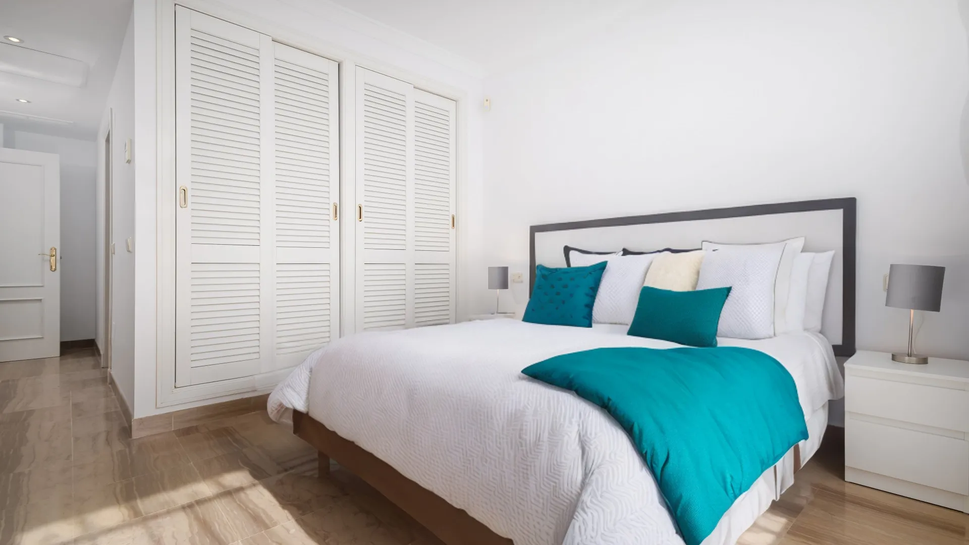 For sale ground floor apartment with 3 bedrooms in Hacienda Elviria