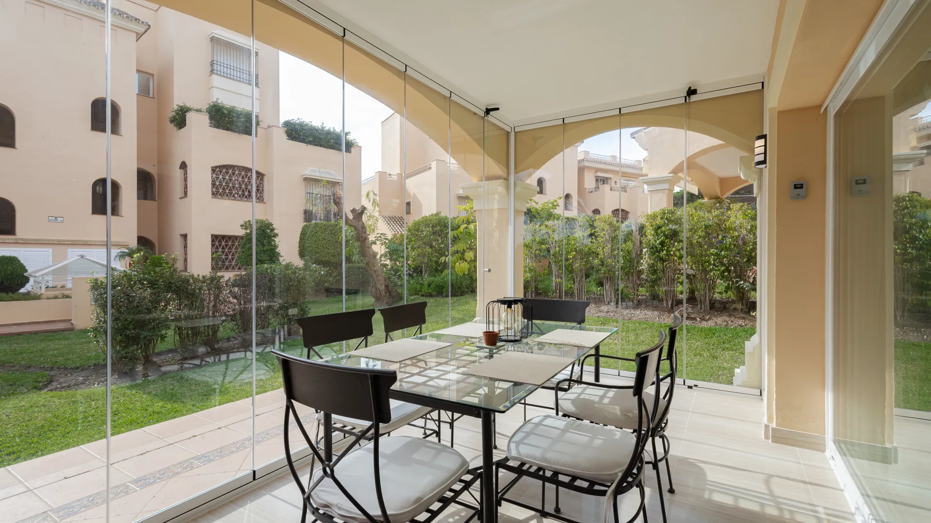 For sale ground floor apartment with 3 bedrooms in Hacienda Elviria
