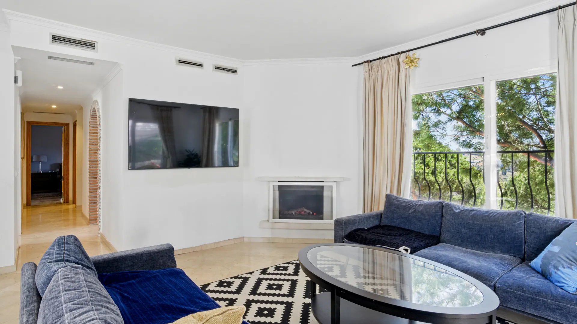 4 bedrooms duplex penthouse for sale in Los Pinos de Aloha