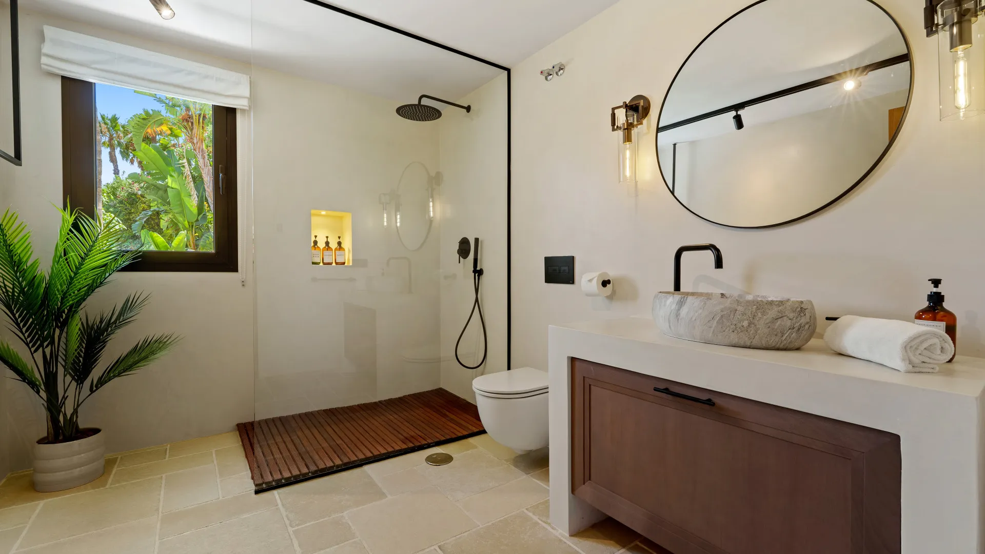 For sale Nueva Andalucia villa with 6 bedrooms