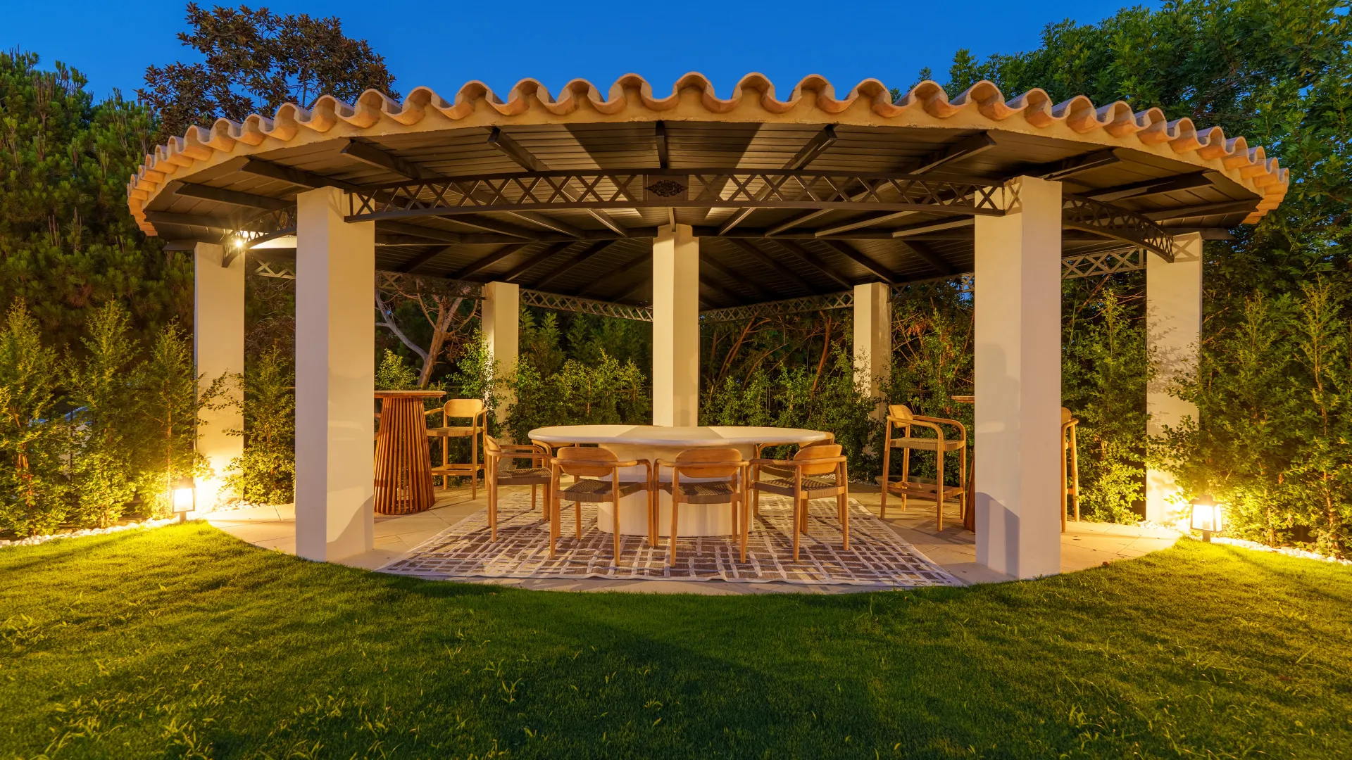 For sale Nueva Andalucia villa with 6 bedrooms