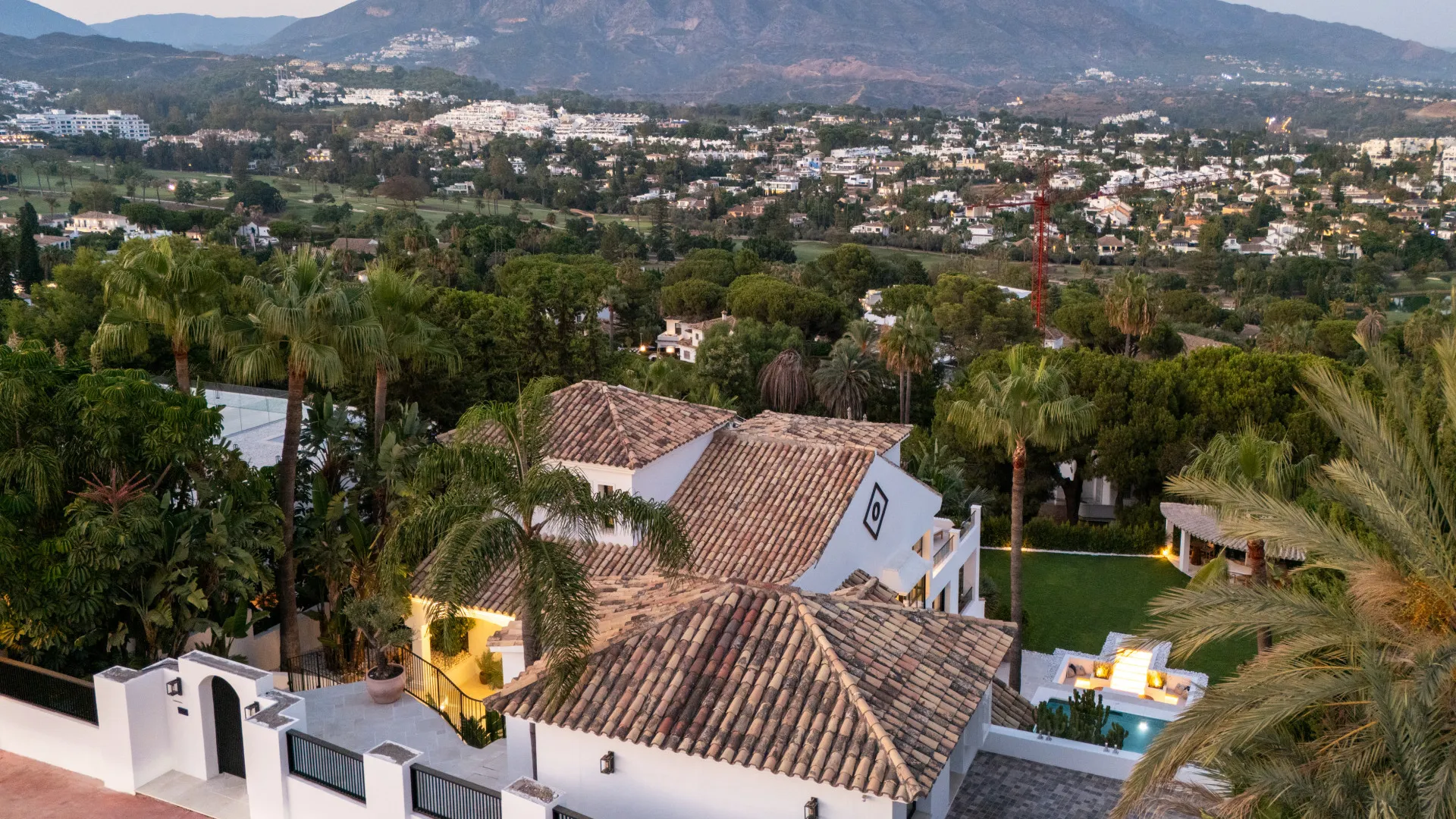 For sale Nueva Andalucia villa with 6 bedrooms