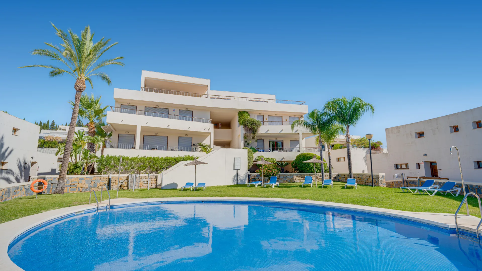 Ground floor apartment for sale in Lomas de los Monteros