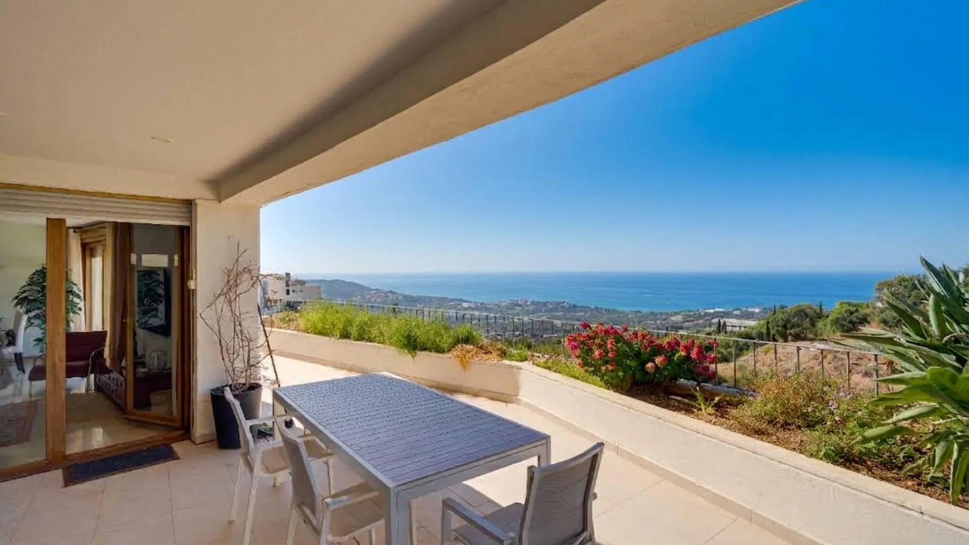 Ground floor apartment for sale in Lomas de los Monteros