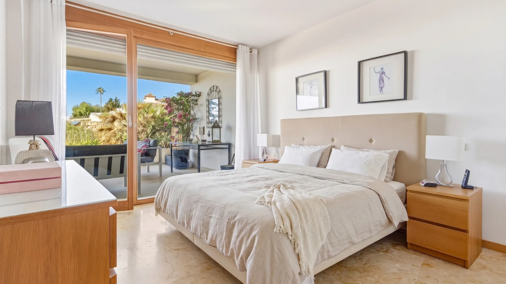 Ground floor apartment for sale in Lomas de los Monteros